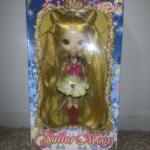 Groove Pullip Super Sailor Moon Doll (note pics)